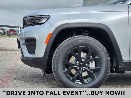 2025 Jeep Grand Cherokee Laredo
