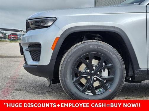 2025 Jeep Grand Cherokee Laredo