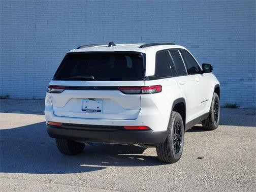 2025 Jeep Grand Cherokee Laredo