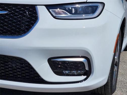 2025 Chrysler Pacifica Hybrid Pinnacle