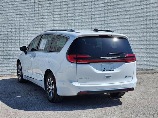 2025 Chrysler Pacifica Hybrid Pinnacle