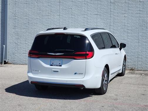 2025 Chrysler Pacifica Hybrid Pinnacle