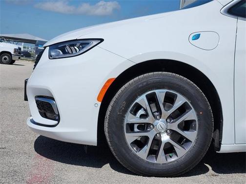2025 Chrysler Pacifica Hybrid Pinnacle