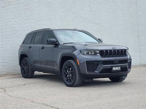 Metallic 2026 Jeep Grand Cherokee Laredo