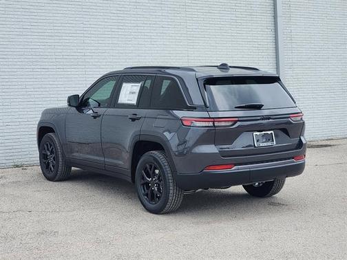 Metallic 2026 Jeep Grand Cherokee Laredo