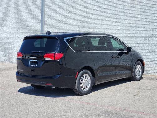 2026 Chrysler Voyager LX