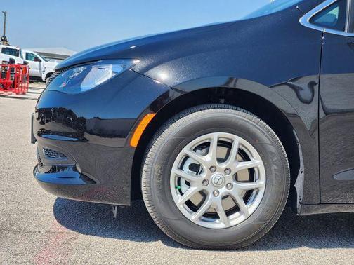 2026 Chrysler Voyager LX