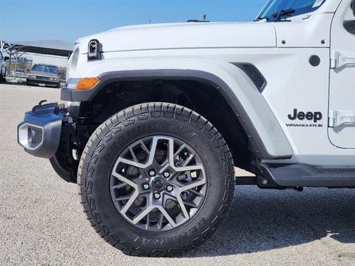 Bright White Clearcoat 2025 Jeep Wrangler Sahara