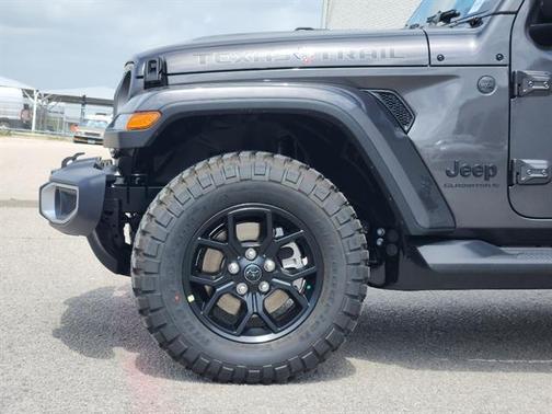 Granite Crystal Clearcoat Metallic 2026 Jeep Gladiator Texas Trail