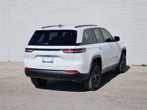 2026 Jeep Grand Cherokee Laredo