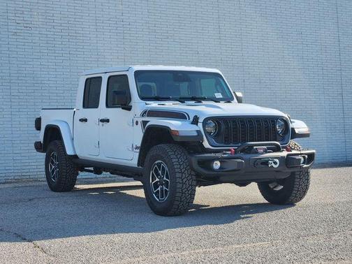 Bright White Clearcoat 2026 Jeep Gladiator Rubicon