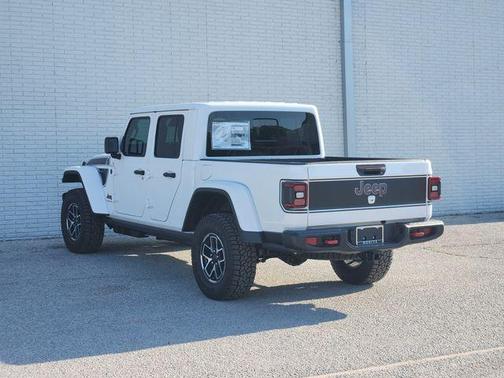 Bright White Clearcoat 2026 Jeep Gladiator Rubicon