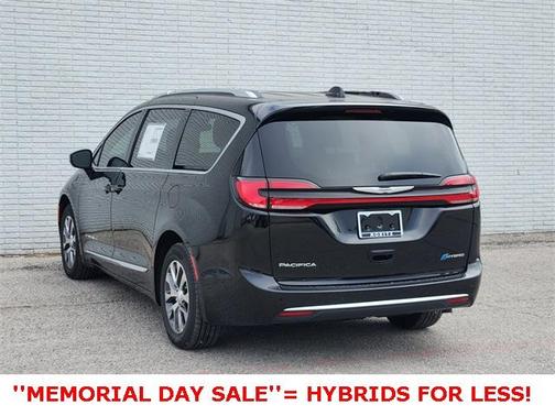 2025 Chrysler Pacifica Hybrid Pinnacle