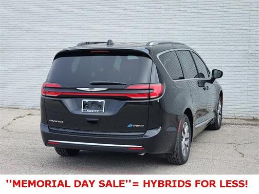 2025 Chrysler Pacifica Hybrid Pinnacle