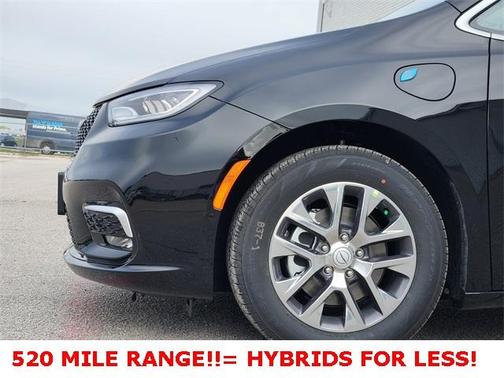 2025 Chrysler Pacifica Hybrid Pinnacle