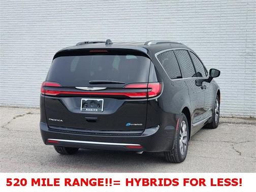 2025 Chrysler Pacifica Hybrid Pinnacle