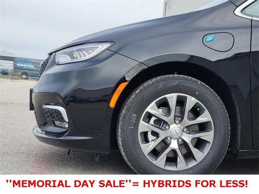 2025 Chrysler Pacifica Hybrid Pinnacle
