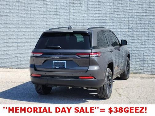 2025 Jeep Grand Cherokee Laredo