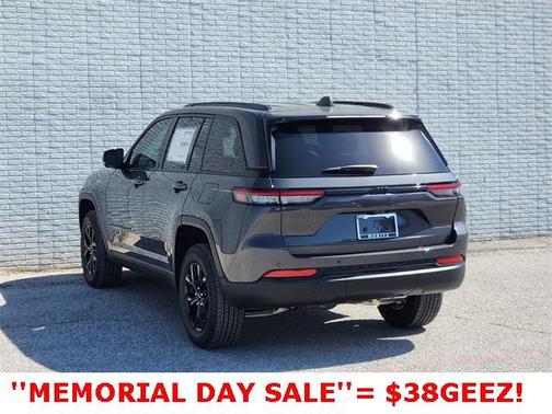2025 Jeep Grand Cherokee Laredo