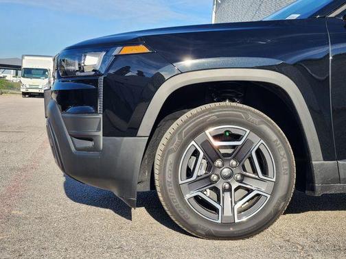 Diamond Black 2026 Jeep Cherokee LAREDO/LIMITED
