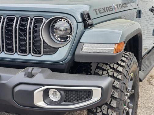 Anvil Clearcoat 2026 Jeep Gladiator Sport