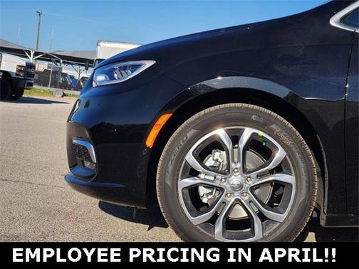 2025 Chrysler Pacifica Pinnacle