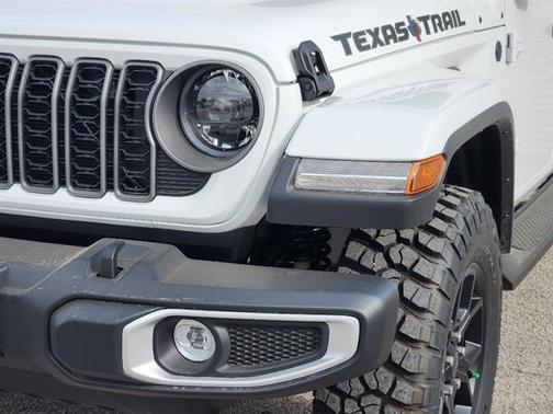 Bright White Clearcoat 2026 Jeep Gladiator Sport
