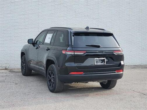 2025 Jeep Grand Cherokee Laredo