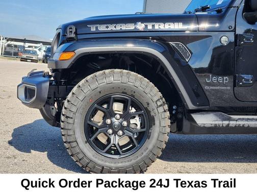 Black Clearcoat 2026 Jeep Gladiator Texas Trail