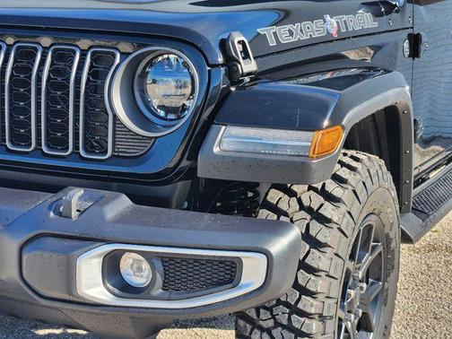 Black Clearcoat 2026 Jeep Gladiator Texas Trail
