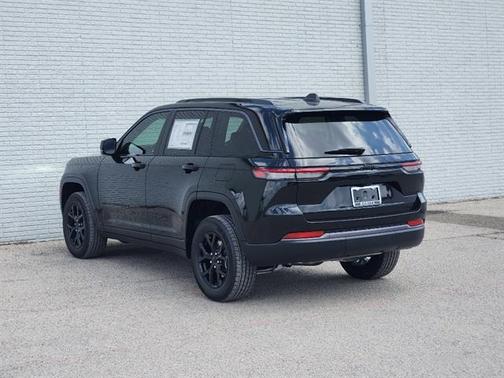 Diamond Black 2026 Jeep Grand Cherokee Laredo