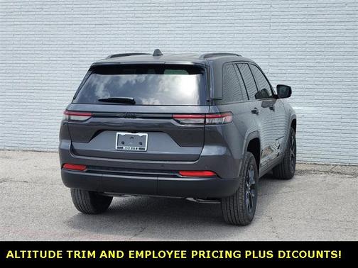 2025 Jeep Grand Cherokee Laredo