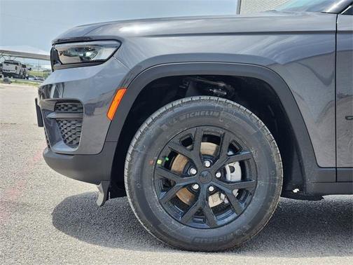 2025 Jeep Grand Cherokee Laredo