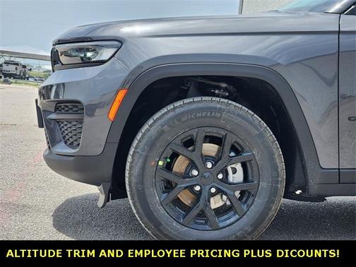 2025 Jeep Grand Cherokee Laredo