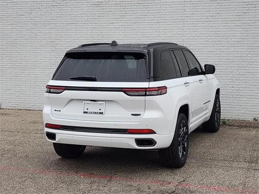 2025 Jeep Grand Cherokee Summit