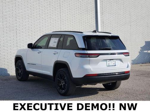 Bright White Clearcoat 2025 Jeep Grand Cherokee Laredo