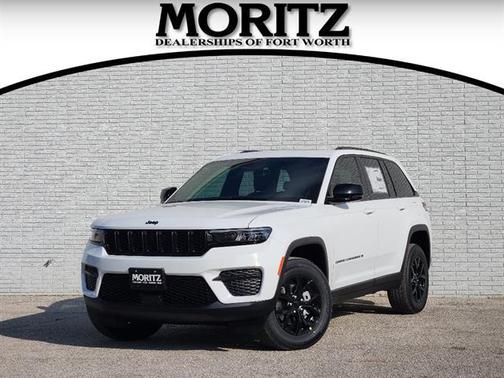 Bright White Clearcoat 2025 Jeep Grand Cherokee Laredo