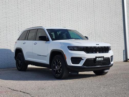 Bright White Clearcoat 2025 Jeep Grand Cherokee Laredo