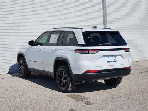 2025 Jeep Grand Cherokee Laredo