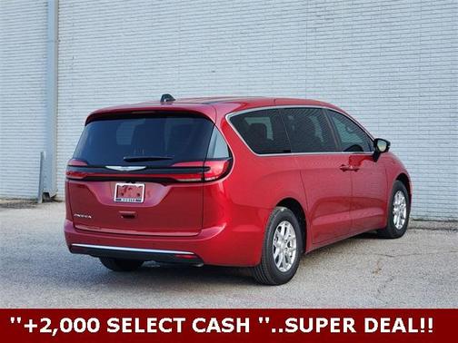 2026 Chrysler Pacifica Select