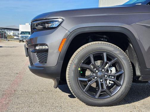 Metallic 2025 Jeep Grand Cherokee Limited