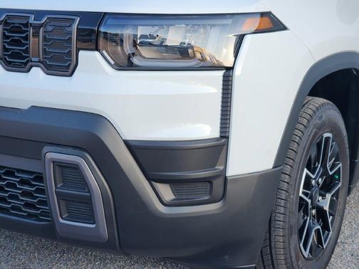 Bright White Clearcoat 2026 Jeep Cherokee Base