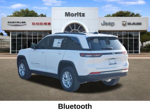 Bright White Clearcoat 2026 Jeep Grand Cherokee Laredo X
