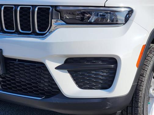 Bright White Clearcoat 2026 Jeep Grand Cherokee Laredo X