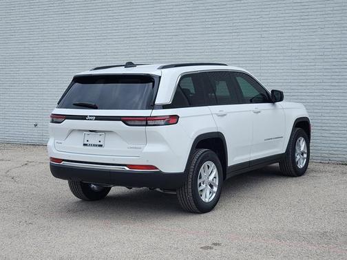 Bright White Clearcoat 2026 Jeep Grand Cherokee Laredo X