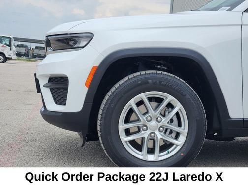 Bright White Clearcoat 2026 Jeep Grand Cherokee Laredo X