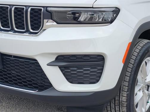 Bright White Clearcoat 2026 Jeep Grand Cherokee Laredo X