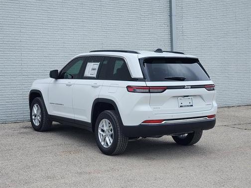 Bright White Clearcoat 2026 Jeep Grand Cherokee Laredo X
