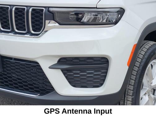 Bright White Clearcoat 2026 Jeep Grand Cherokee Laredo X