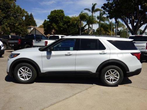 White Metallic 2026 Ford Explorer Active